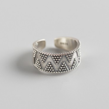 Vintage Wide Dotted Triangle Open Ring