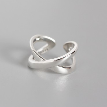 Glossy Intersecting Open Ring