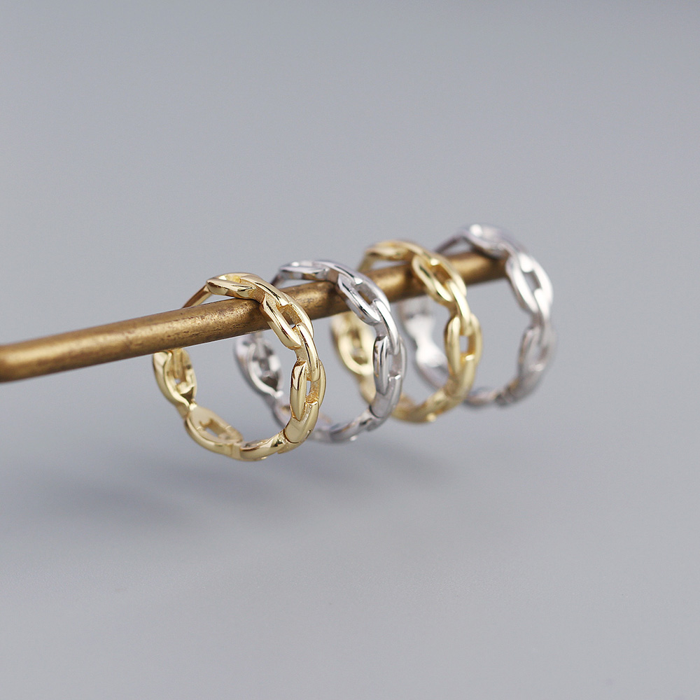 Metallic Chain Shaped Hoop Earrings - MLYH320