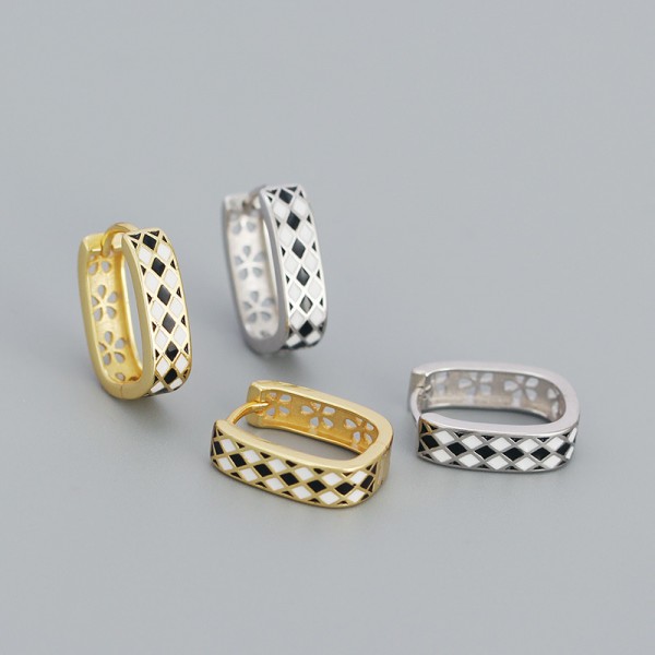 U-shaped Chessboard Hoop Earrings