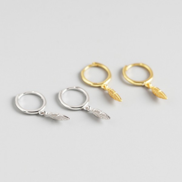 Elegant Feather Dangle Earrings