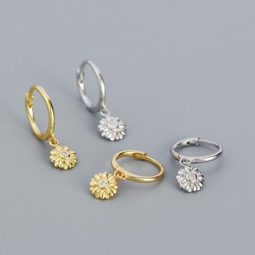 Elegant Marguerite Flower Dangle Earrings