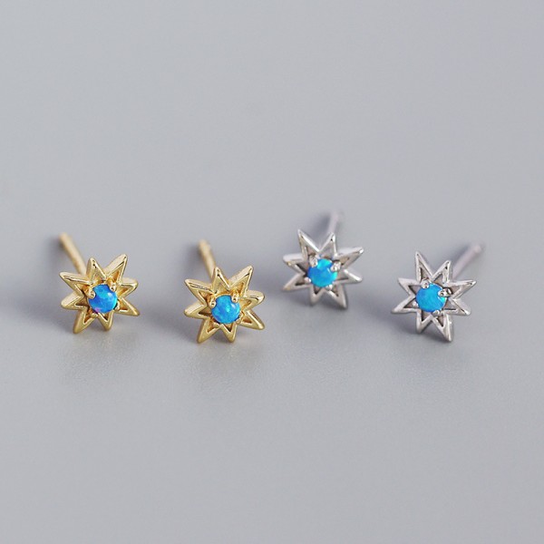 Solitaire Eight Awn Star Stud Earrings