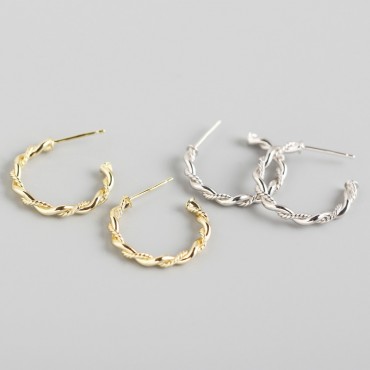 C-shaped Wire Twist Stud Earrings