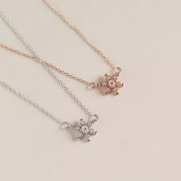 Sweet Halo Snowflake Pendant Necklace